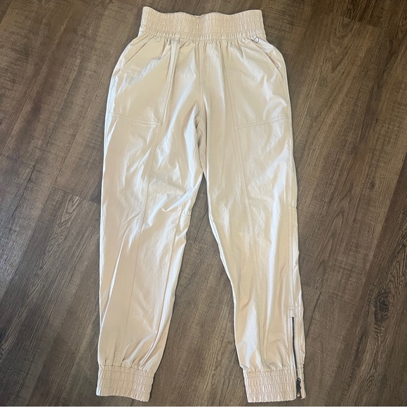 CALIA by Carrie Underwood Pants - Calia by Carrie Underwood Zip Ankle Joggers Cream Athleisure Studio Pants XXS